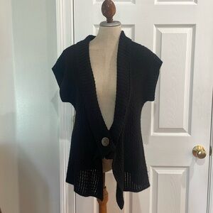 Verve oversized sweater cap sleeves chunky knit large button closure black M